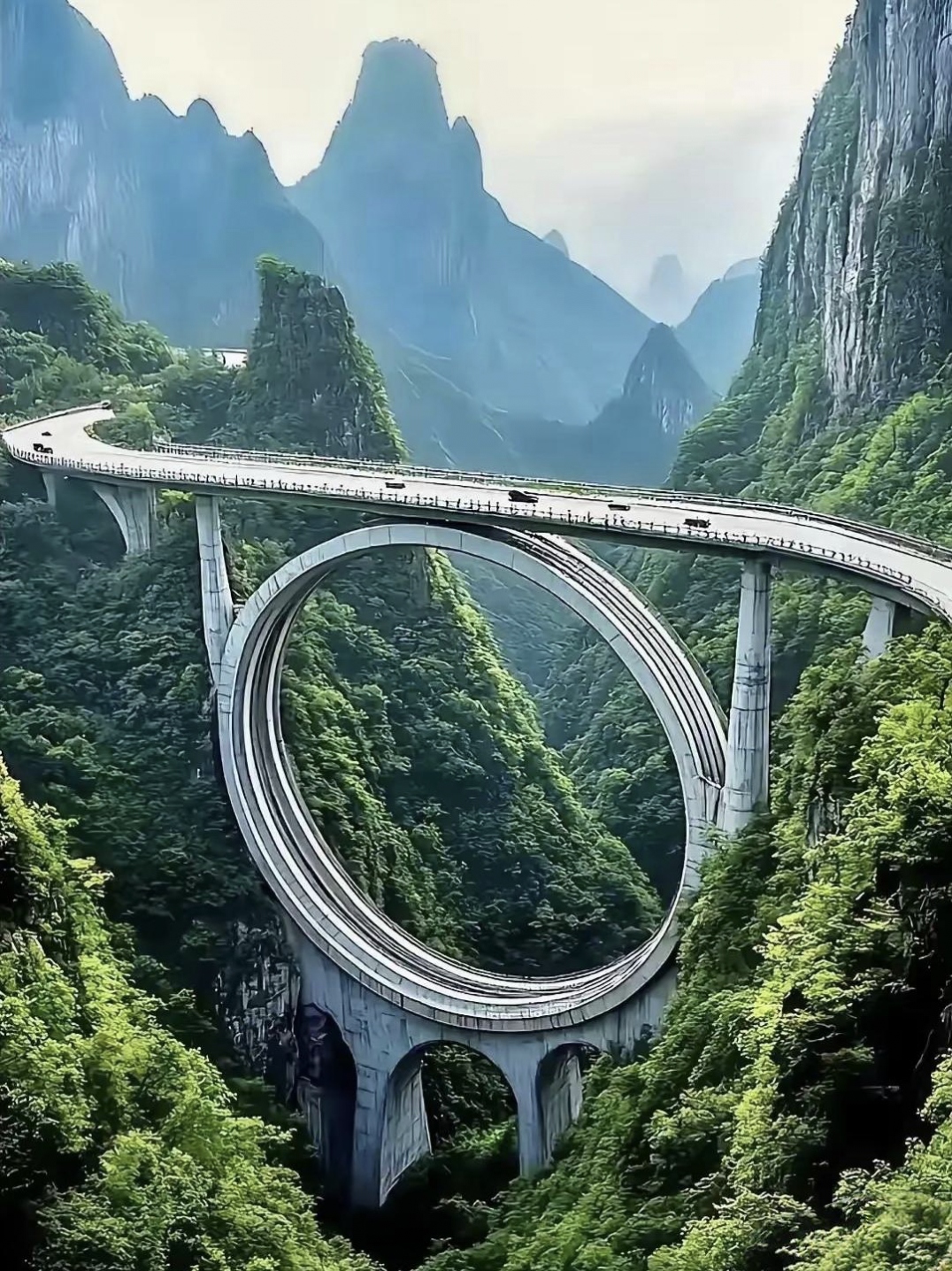 玻璃桥高空跳跃，勇气的极限挑战的简单介绍