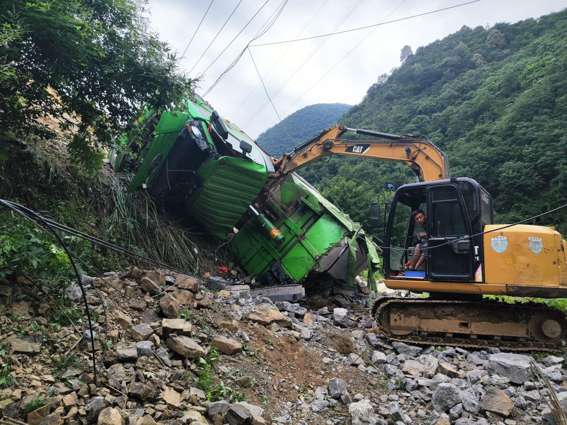 关于现场报道：车手情绪与现场氛围的信息