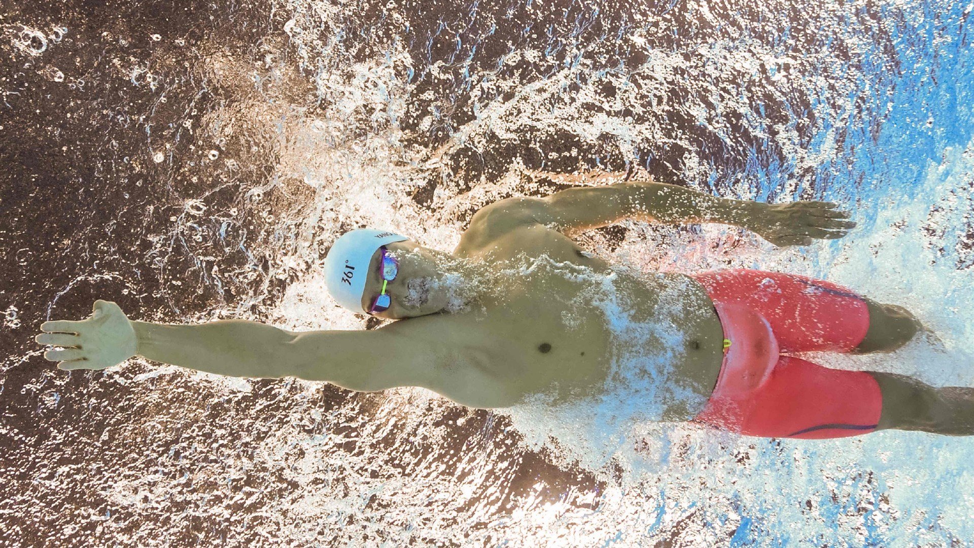 星空体育网址-_蓝色海浪冲浪赛：海上青春的热血奔放_，海浪蓝颜色